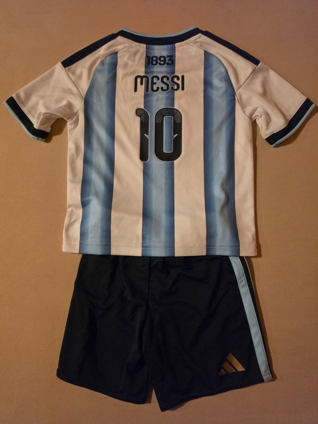 Adidas Scarpe, pantaloni & magliette da ginnastica: Messi Trikot, Gr. 116 – Usato da Hundwil venduto da and_ymz9 1