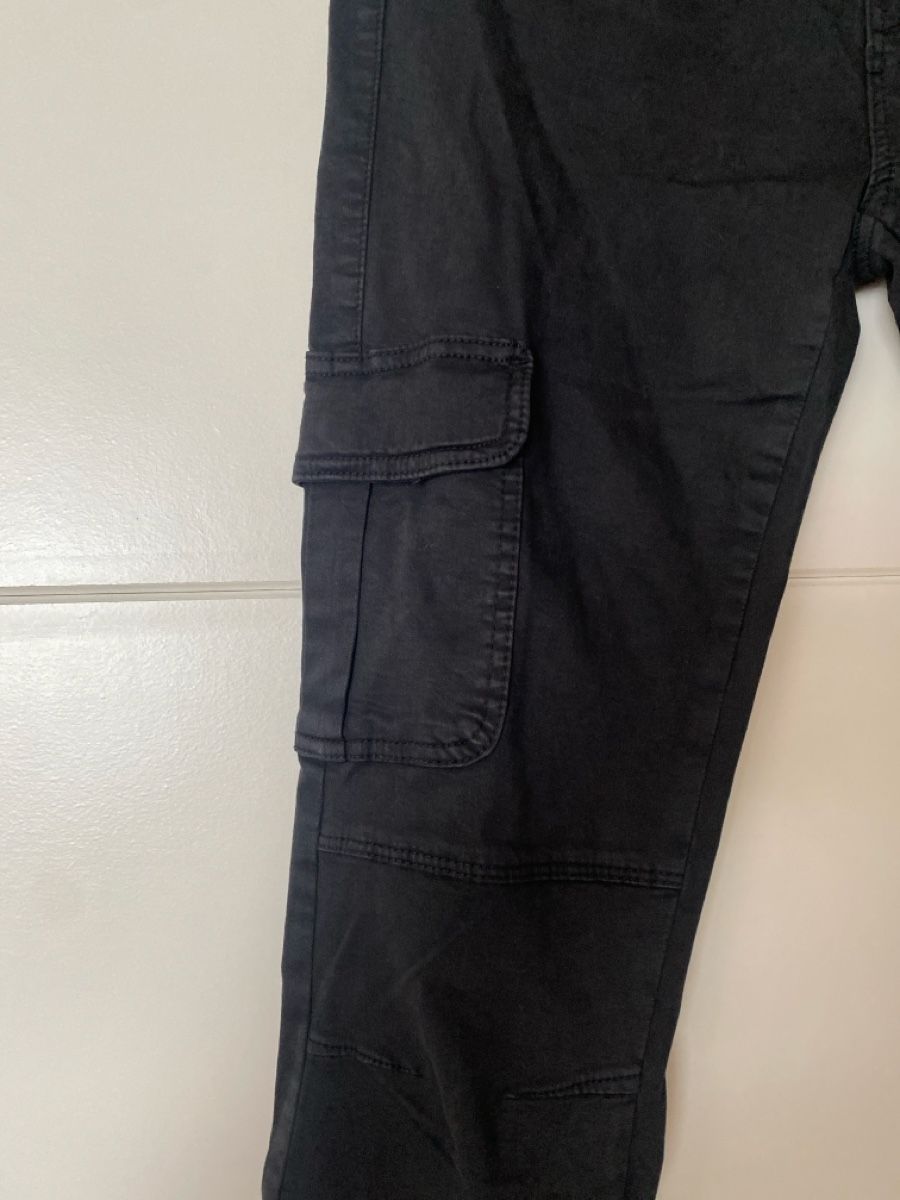 Only Pantaloni: Damen Cargo Hose schwarz Grösse 40 – Usato da Alpnach Dorf venduto da melbb 1