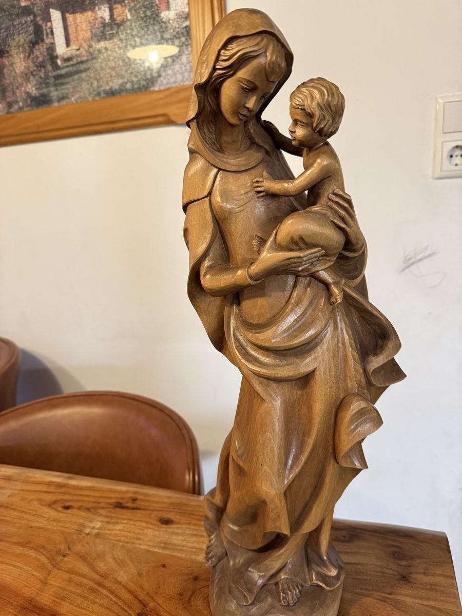 Sculture & Statue: Alte Heiligenfigur, Madonna mit Kind handgeschnitzte Massiv – Usato da Morges venduto da SevArt