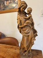 Alte Heiligenfigur, Madonna mit Kind handgeschnitzte Massiv