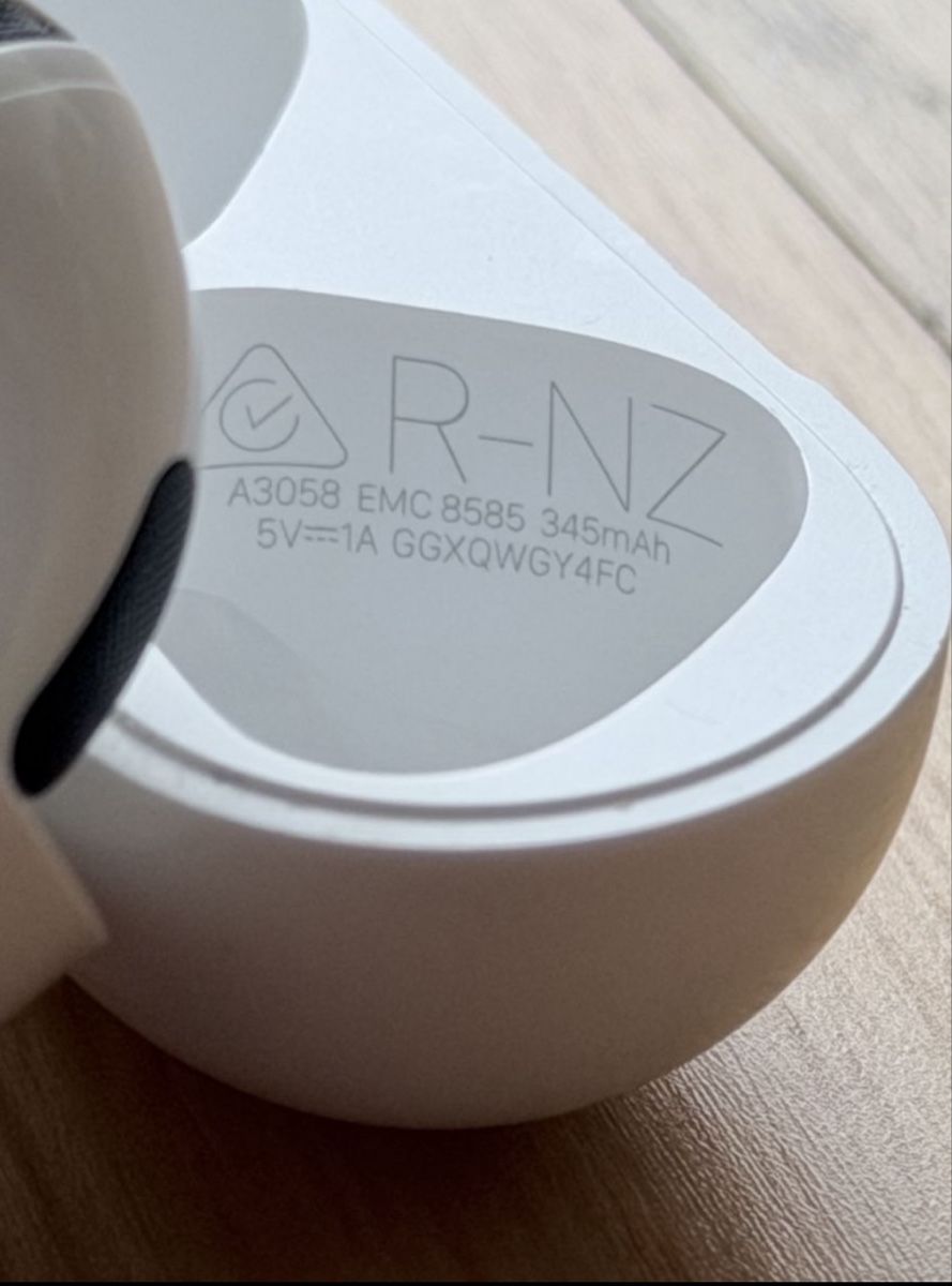 Apple Cuffie: Apple Airpods Gen. 4 – Usato da Lenzburg venduto da Pandino_58 2