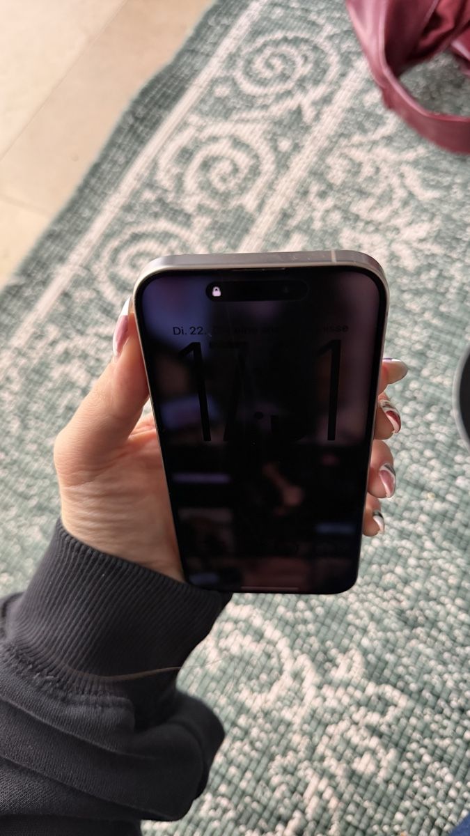 Apple Telefoni cellulari / Smartphones: iPhone 15 Pro | 512 GB – Usato da Zürich venduto da ninaleuenberger 6