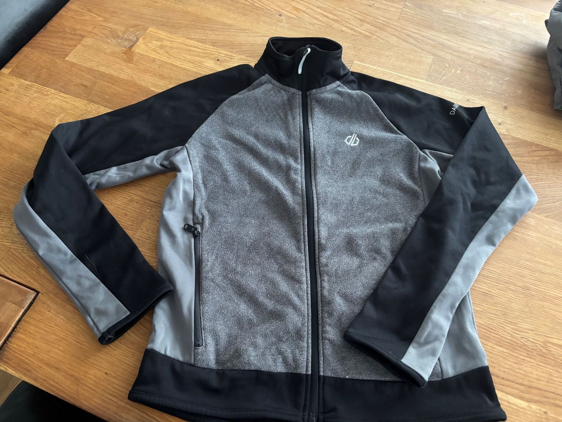 Pullover & Sweatshirts: Trainingsjackli  Fleece gr 158 DARE 2B – Gebraucht aus Geuensee von sonnetje