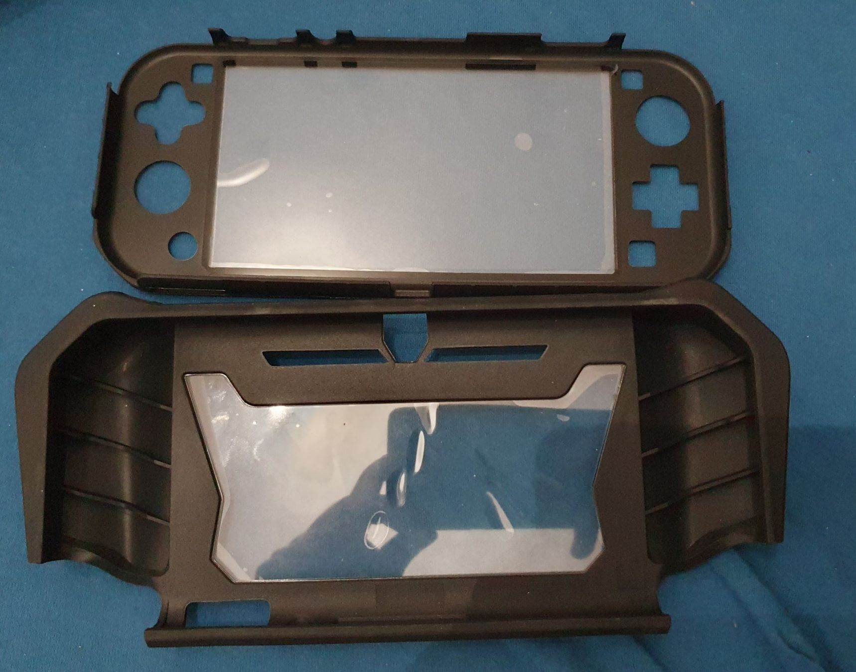 Nintendo Console: Nintendo Switch Lite Ergonomic Case Schwarz – Nuovo (secondo la descrizione) da Klingnau venduto da Fee1960 1