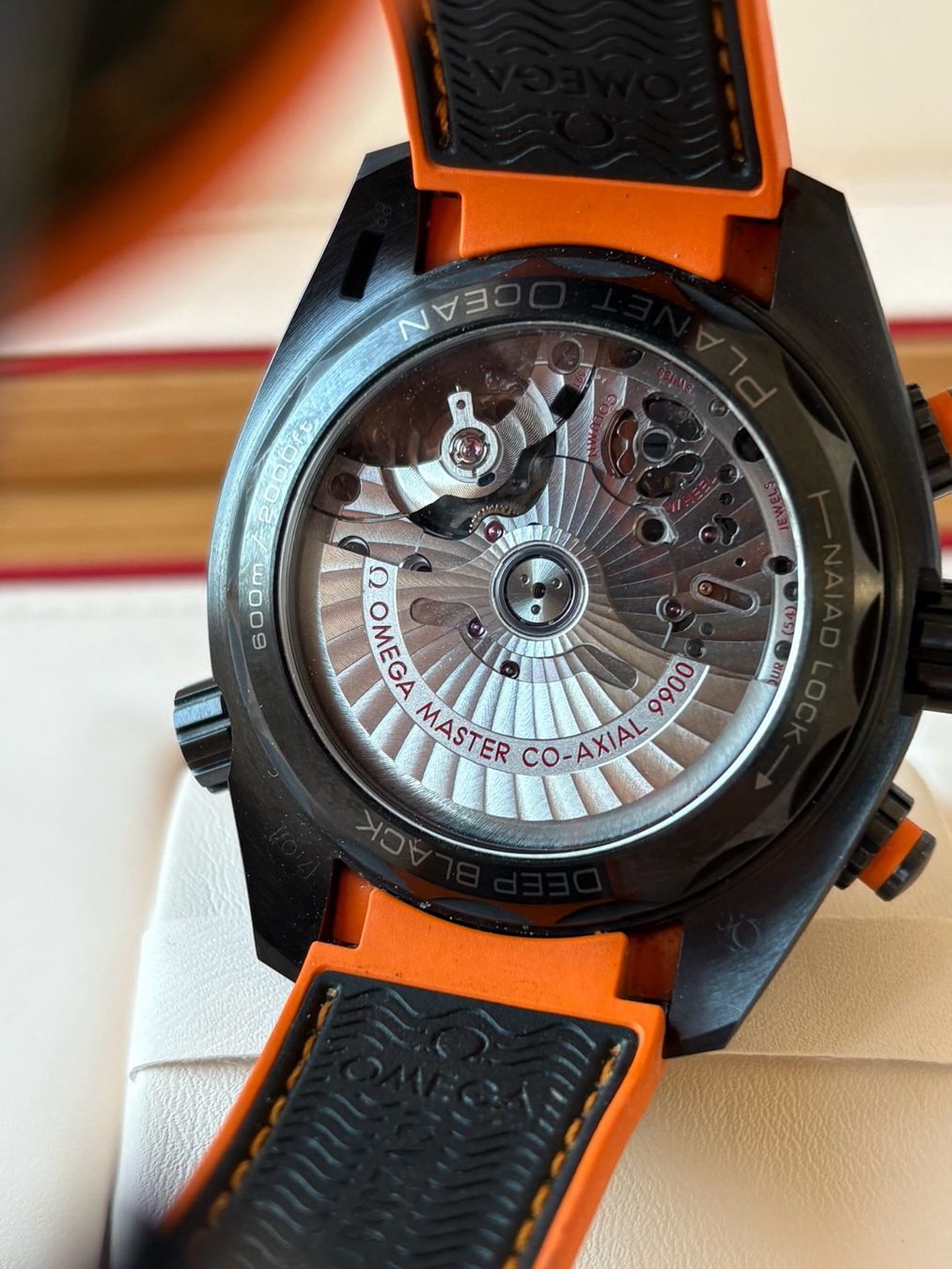 Omega Orologi: OMEGA Seamaster Planet Ocean Deep Black Fullset mit Garantie – Usato da Birsfelden venduto da Mynos 2