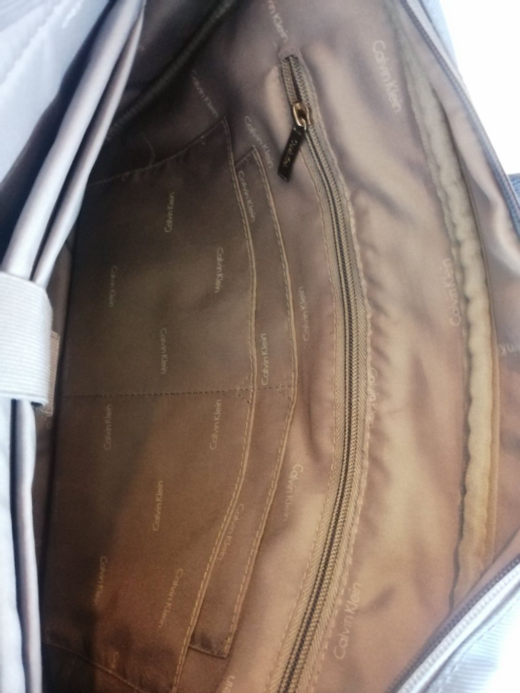 Calvin Klein Sacs: Calvin Klein Laptoptasche – Neuf (Voir description) à Mosnang par creativist 4