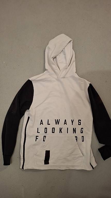 Pullover & Sweatshirts: Maglia con scritta e tasca – Gebraucht aus Losone von jan_8svf 1
