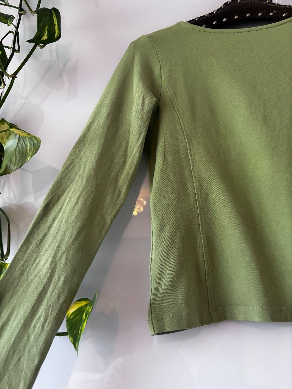 Weekday T-shirts: WEEKDAY "DEEP BACK LONG SLEEVE" Gr. M – D'occasion à Zürich par missmodernage 1