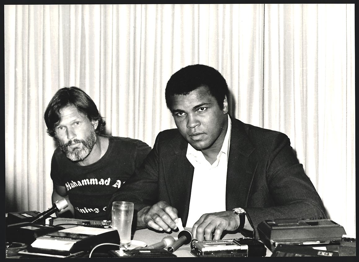 Photos & affiches: Fotografie Boxer Muhammad Ali mit Sänge – D'occasion à Berlin par bartko-reher