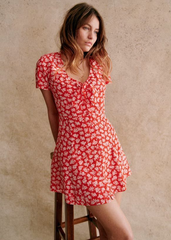 Sezane Vestiti: Sézane Robe courte rouge fleuri 36 NEUVE! – Nuovo (secondo la descrizione) da Lajoux JU venduto da plise 1