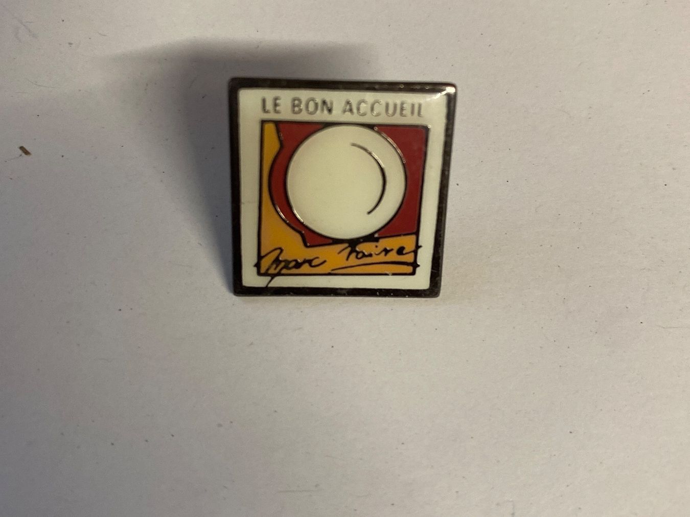 Placchette & Badge: Pin's - Le Bon Accueil - par Taver – Usato da Le Brassus venduto da cinema13