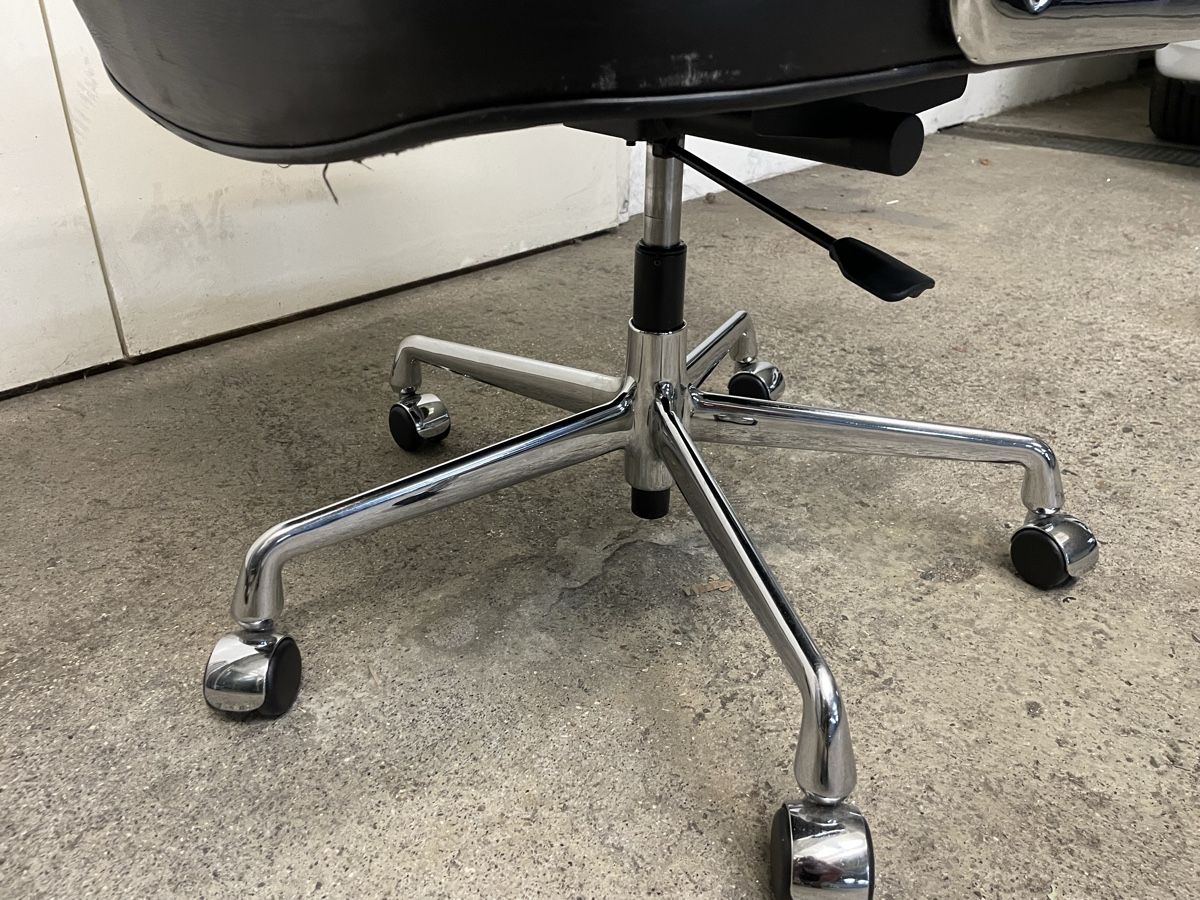 Eames Fauteuils: Vitra Eames Lobby Chair ES 104  – D'occasion à Basel par M.Secondhand 9