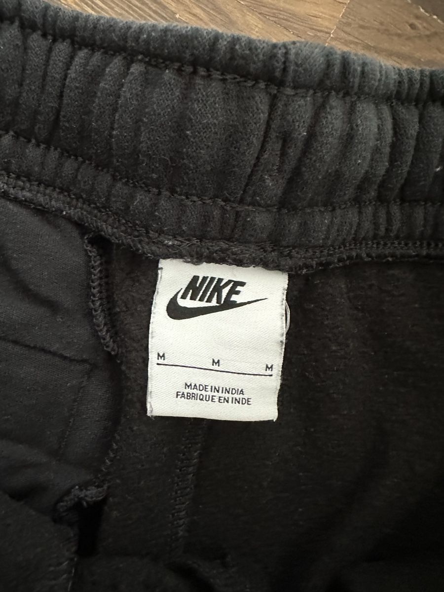 Nike Hosen: Nike Trainerhose – Neu (gemäss Beschreibung) aus Winterthur von su_4assd 3
