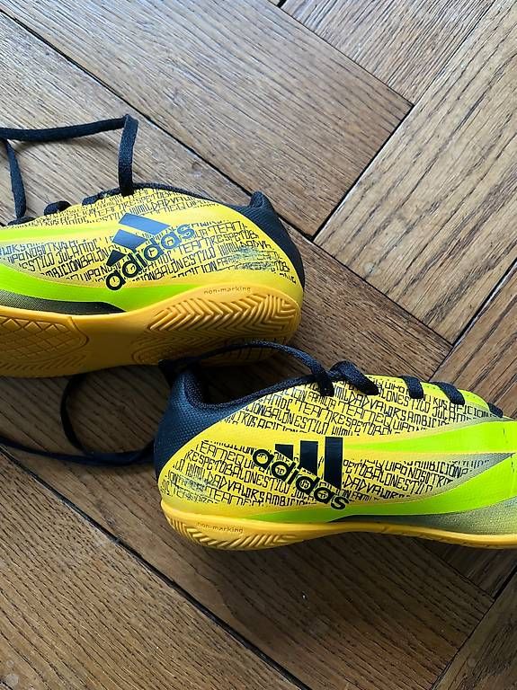 Adidas Herrenschuhe: Fussball Hallenschuhe Gr. 32 – Gebraucht aus Bern von tan_2rrh 3