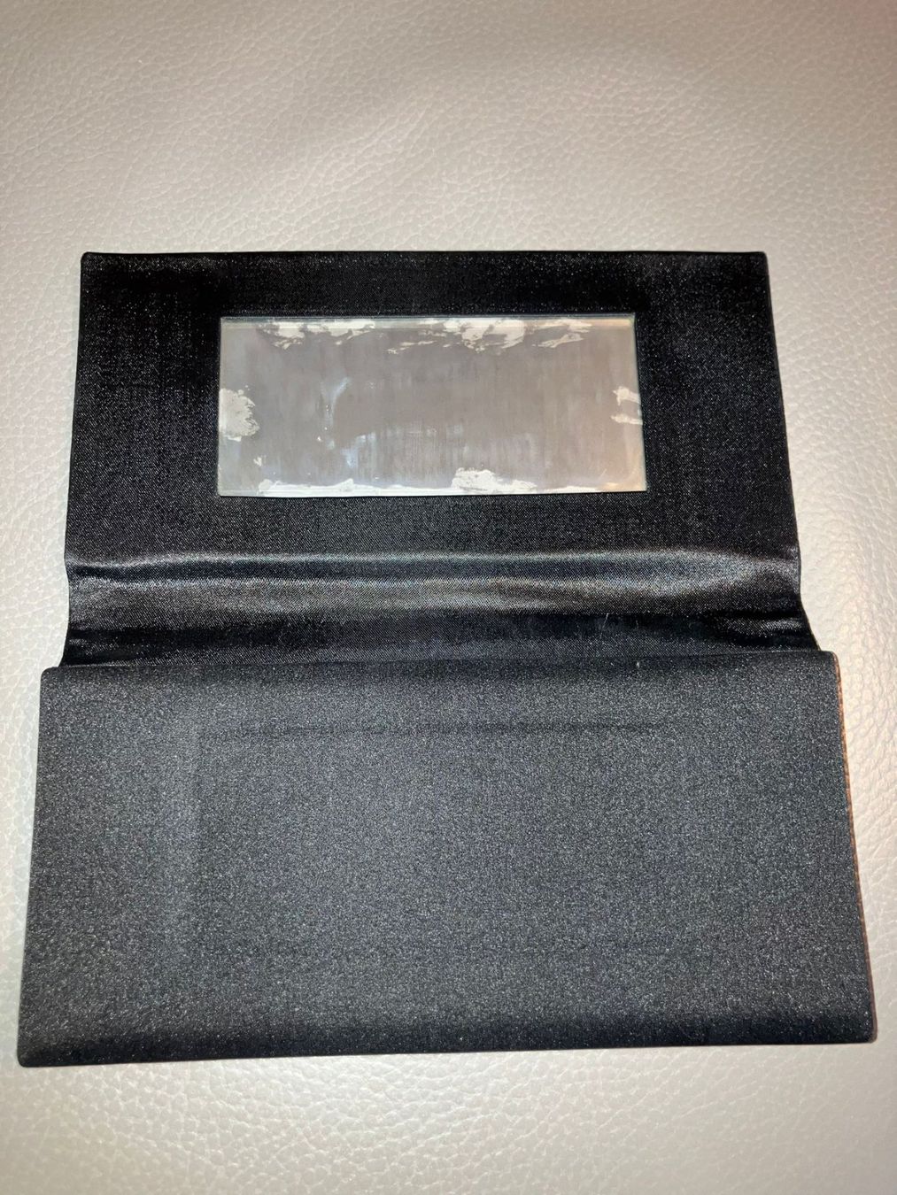 Borse da donna: Pochette nera con specchio interno – Usato da Melano venduto da H-Sara 2