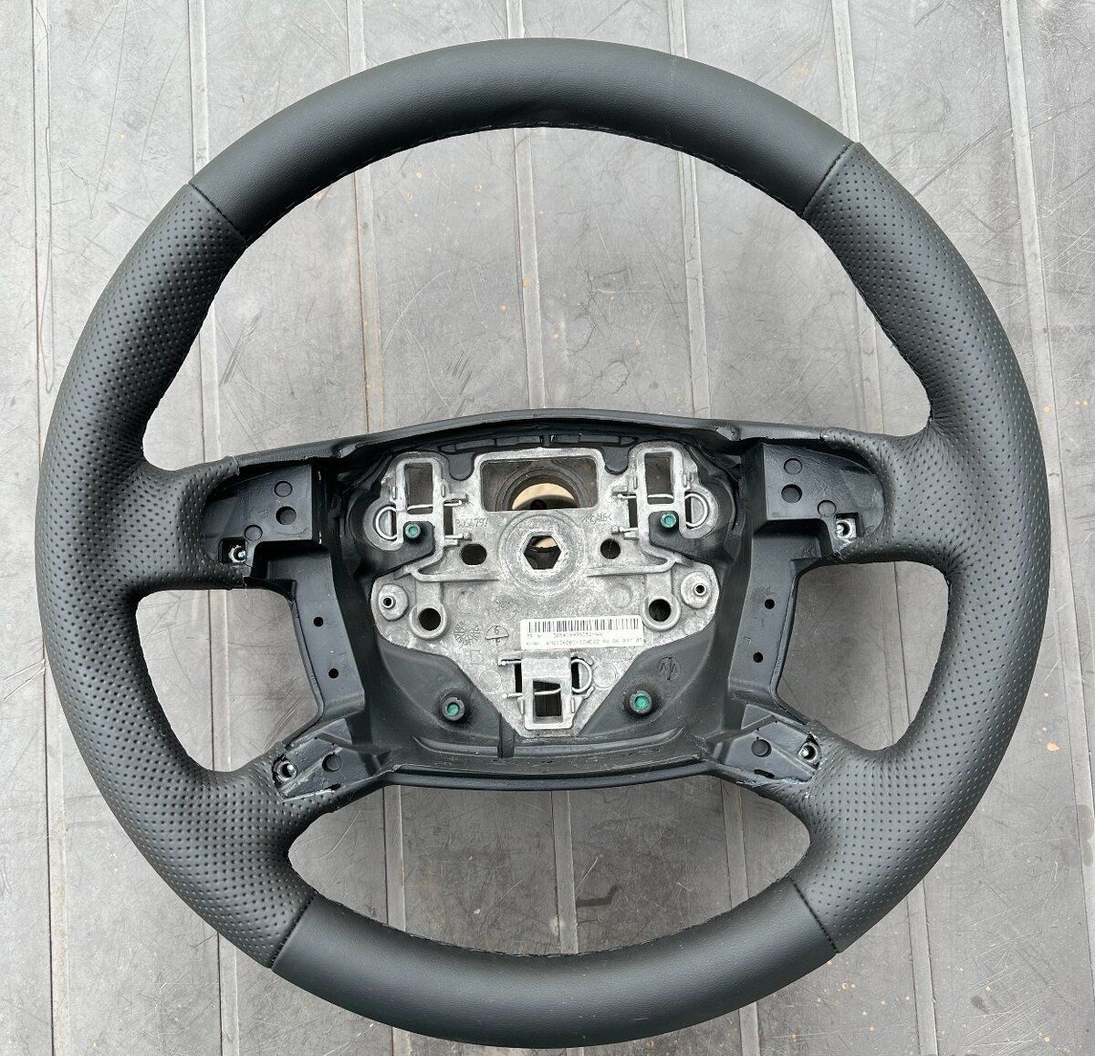 Ford Tutti pezzi di ricambio auto: NEU Lederlenkrad Ford SMax / Mondeo – Nuovo (secondo la descrizione) da Auw venduto da Neo_z2rq 2
