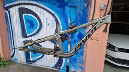 Pivot Firebird Gen2 Carbon Rahmen Grösse S – Defekt / Bastle