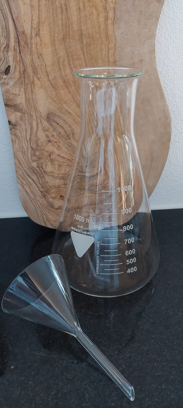 Gläser: Erlenmeyerkolben 1000ml inklusive Trichter – Neu (gemäss Beschreibung) aus Schaffhausen von Robuco_93
