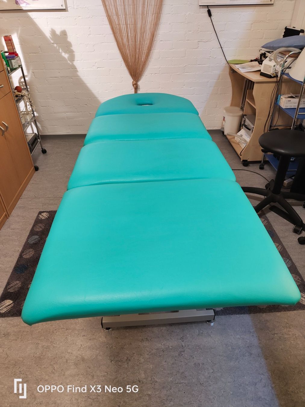 Sedie a sdraio: Breite Massageliege, elektrisch höhenverstellbar – Usato da Niederhelfenschwil venduto da Kulant