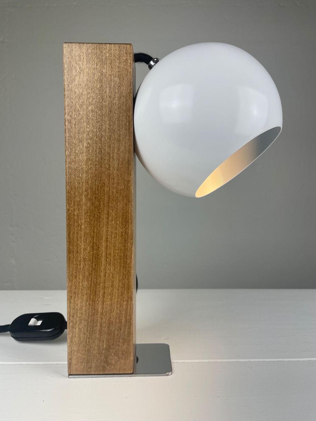 Lampade: Magnetic Eyeball Table Lamp – Usato da Genthod venduto da lightyear63 2