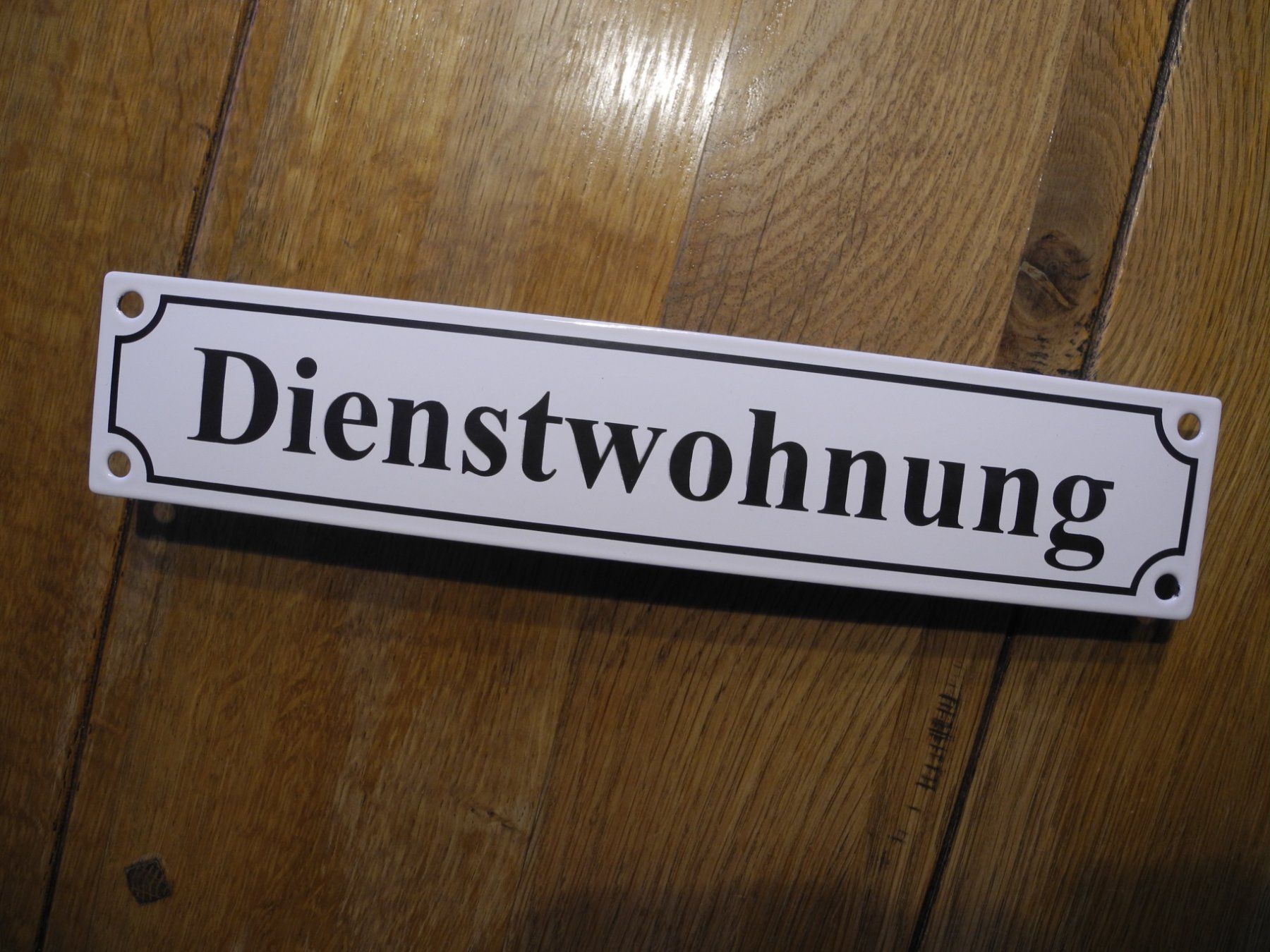 Schilder: DIENSTWOHNUNG  EMAIL – Neu (gemäss Beschreibung) aus Reinach AG von Huckleberrysix 1