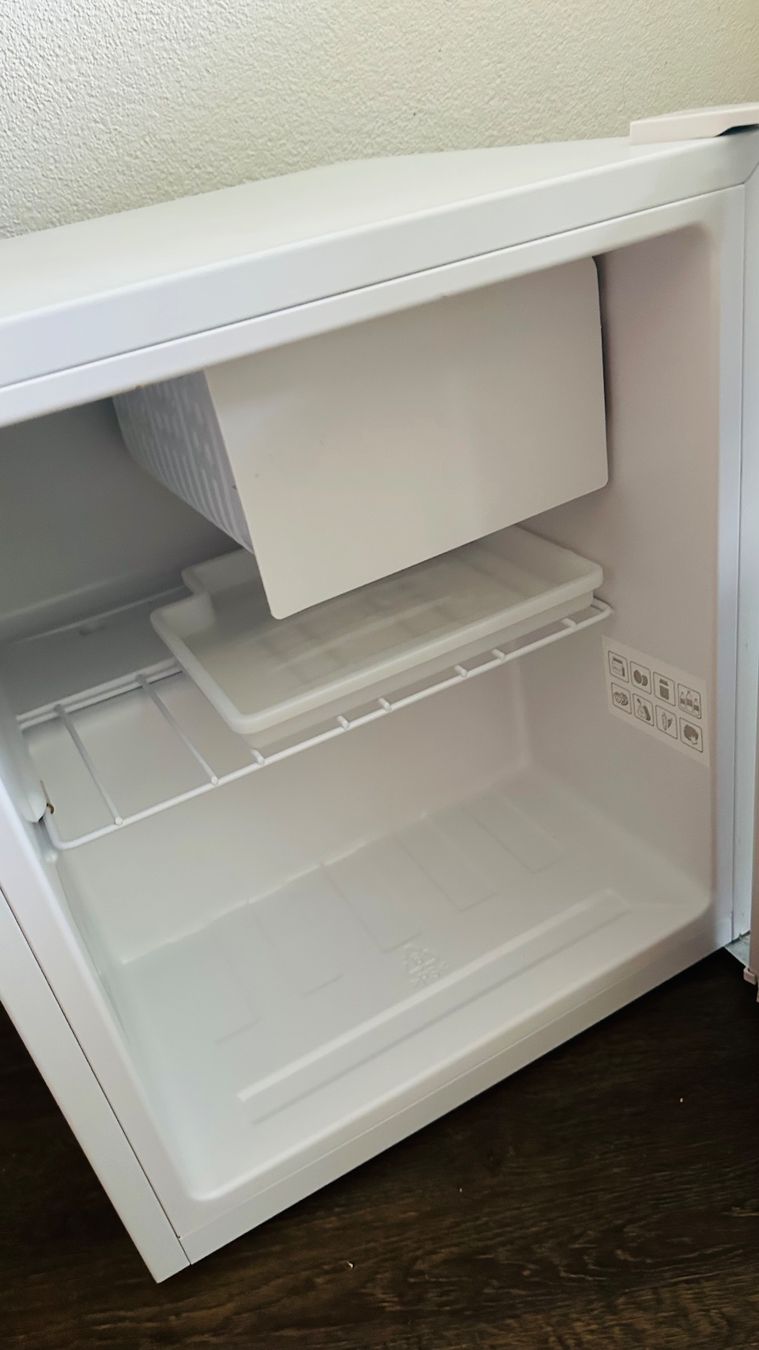 Frigoriferi: Mini Kühlschrank SilverCrest SMK 41 – Usato da Winterthur venduto da Iryna_Valerii 2