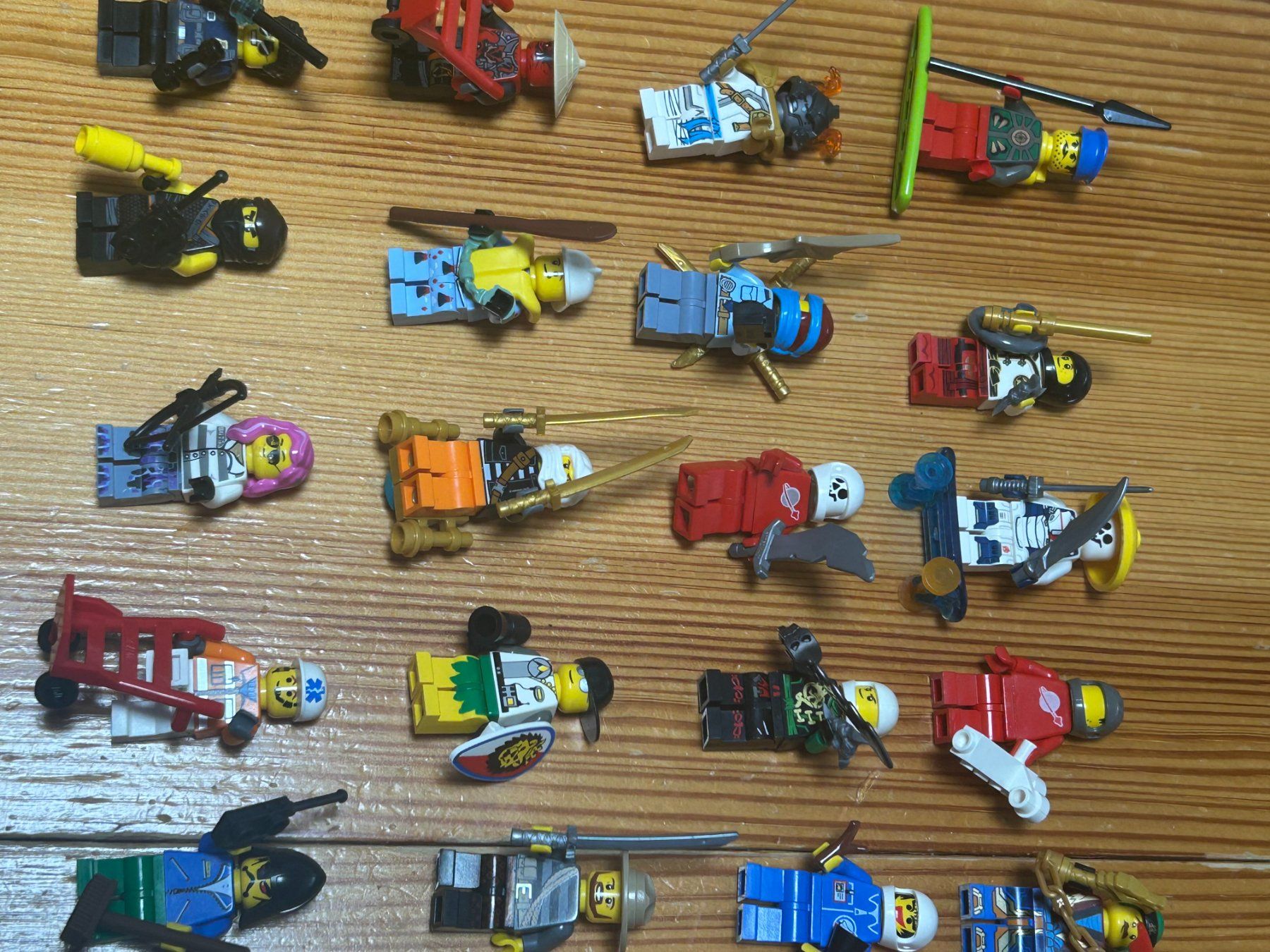 Lego Giocattoli: 40 verschiedene Lego Personen – Usato da Volketswil venduto da Daniel68ernst 3