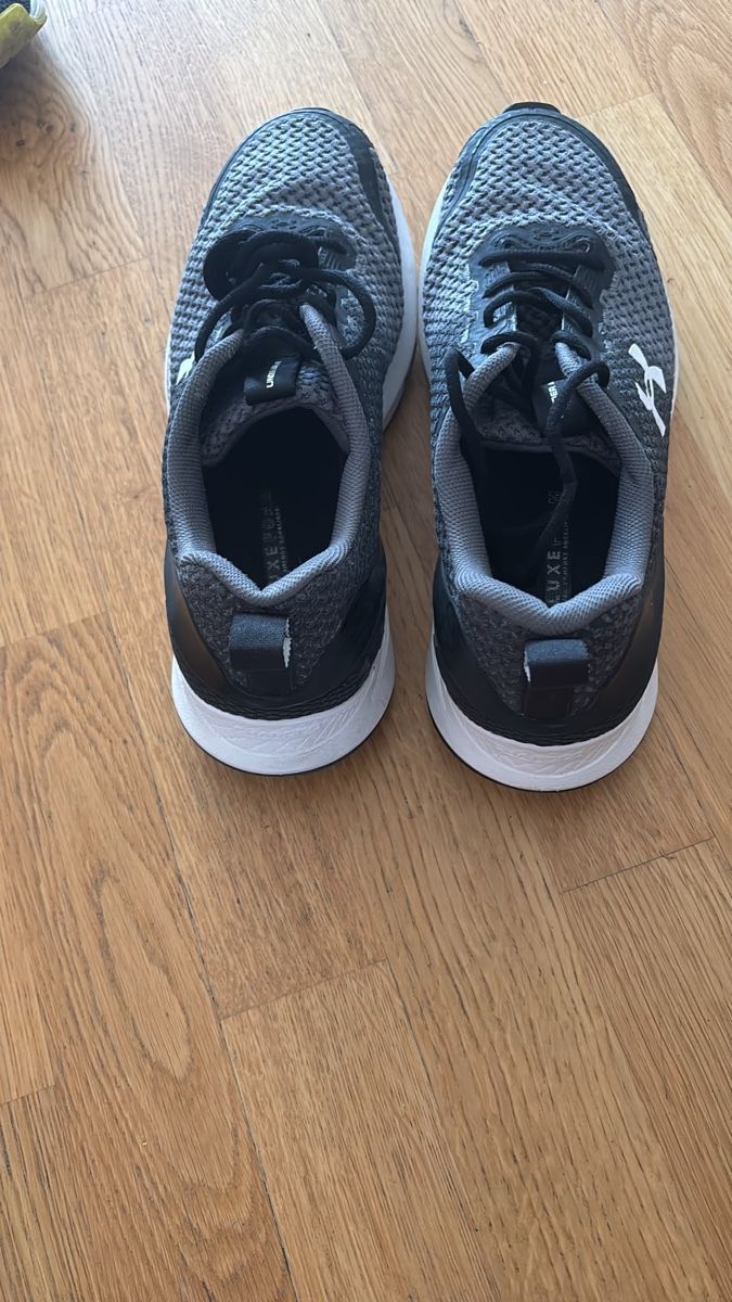 Under Armour Herrenschuhe: Under Armour Schuhe Charged – Gebraucht aus Winterthur von Flomiverse 1