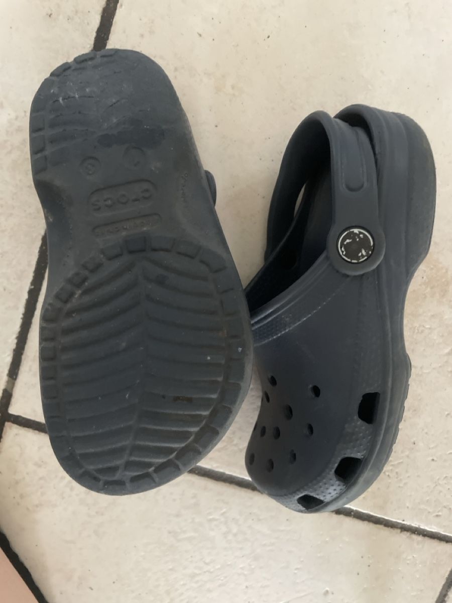 Crocs Scarpe per ragazzi: Original Crocs Clogs Kinder Gr.32/33 Dunkelblau – Usato da Obergerlafingen venduto da cabo4 2