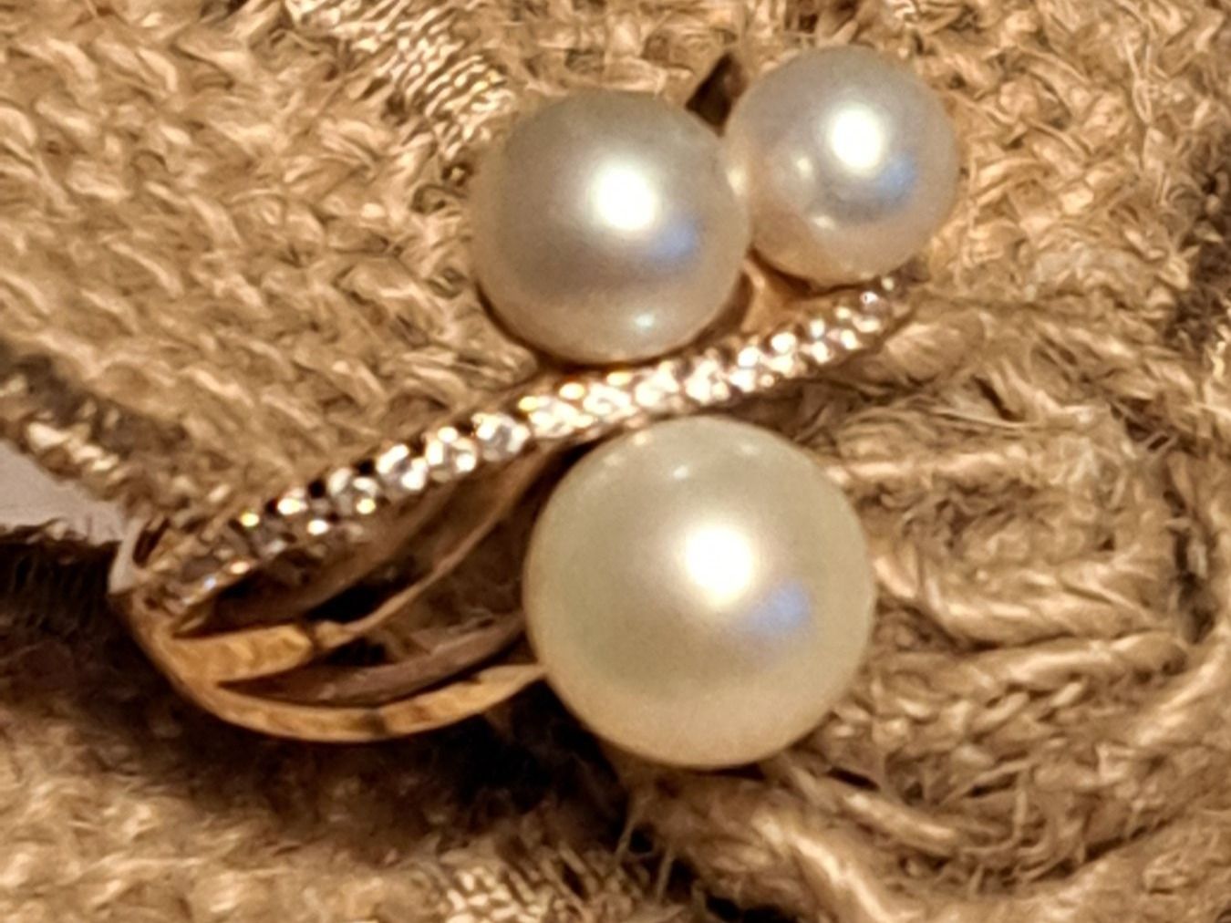 Anelli: Goldring mit Süsswasserzuchtperlen             und Diamanten – Usato da Bellach venduto da cocco27 6