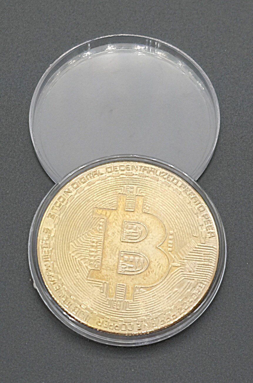 Tutti le monete: Schwebende Bitcoin Münze mit Vitrine und Box – Usato da Volketswil venduto da brockipfannenstil 7