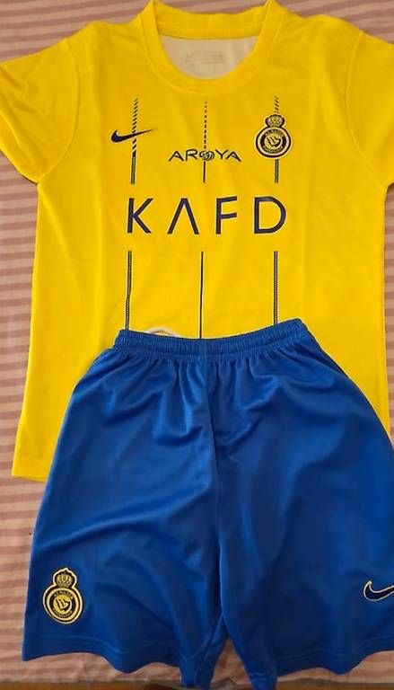 Scarpe, pantaloni & magliette da ginnastica: Kit enfant Al Nassr  – Usato da Petit-Lancy venduto da zesmile 4