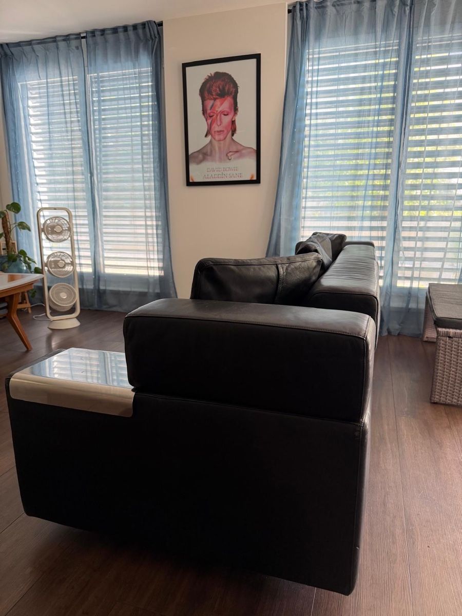 Sofas: Bequemes Echtleder-Sofa zu verkaufen – Gebraucht aus Siebnen von sin_x9kk 2