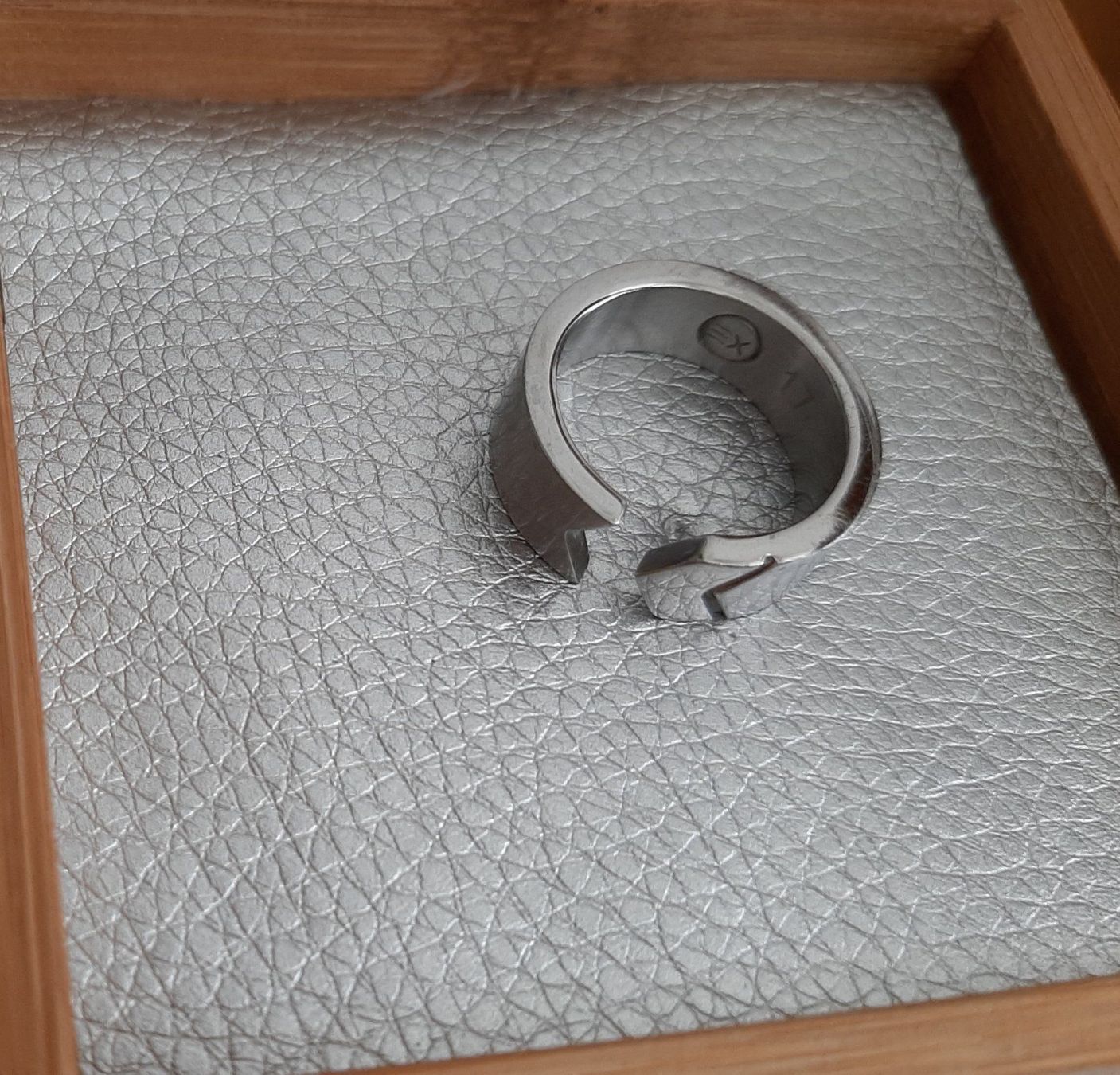 Energetix Ringe: Edelstahl-Ring  mit Neodym-Magnet 0,12 Tesla – Neu (gemäss Beschreibung) aus Hochdorf von Amazone0 2