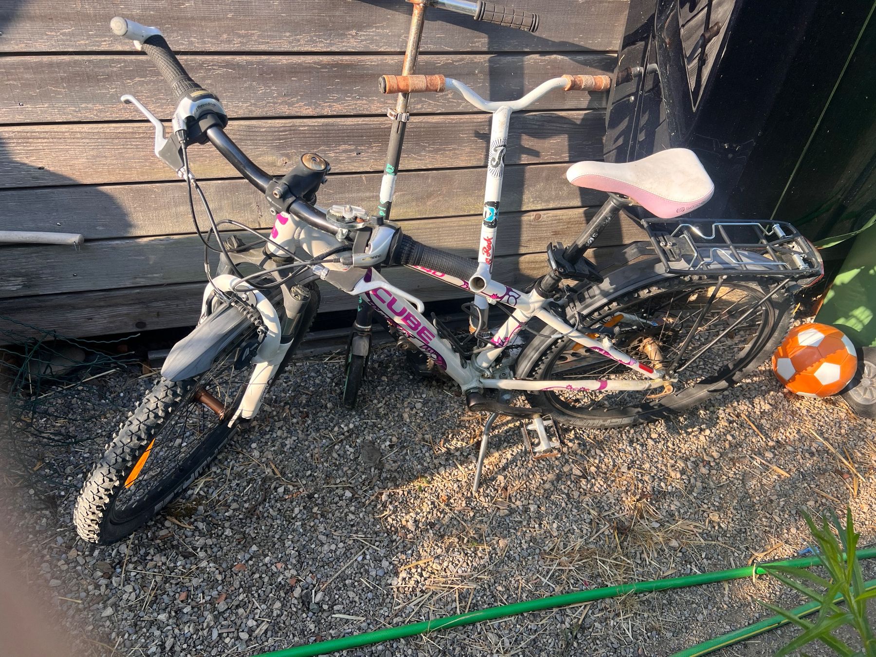 Vélos: Kinderfahrrad CUBE weiss/pink – D'occasion à Lenzburg par Fam.Christen