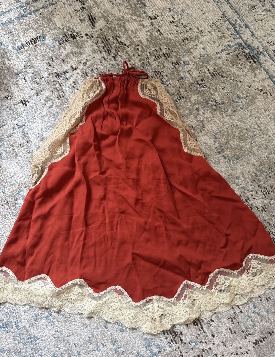 Zara Top: RED LACE-TRIMMED TOP – Nuovo (secondo la descrizione) da Hagendorn venduto da ava_2hq7