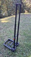 Klappbarer Transportroller schwarz aus Kunststoff.