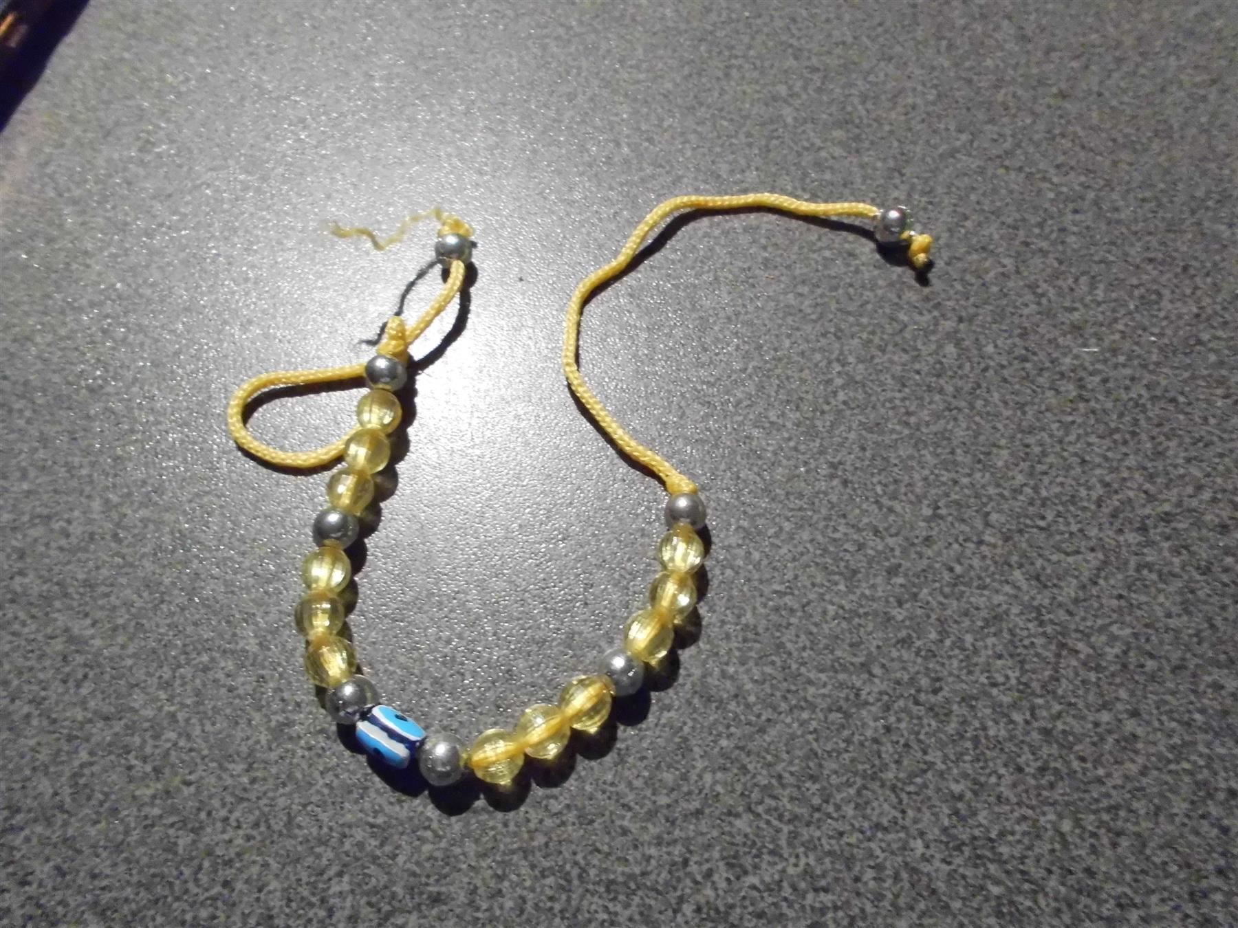 Armbänder & -reifen: Bändeli gelbe Herzen, silbrig – Gebraucht aus Zürich von Motzkuh