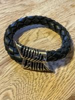 Armband aus Leder und Stahl