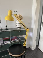 Gelbe Architektenlampe
