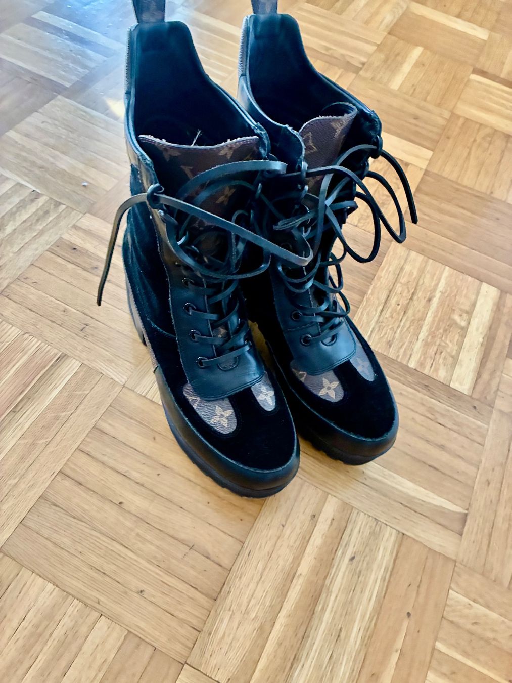 Louis Vuitton Damenschuhe: Louis Vuitton – Gebraucht aus Wallisellen von maksim8880