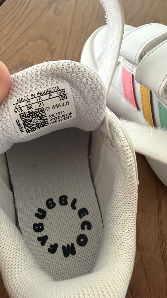 Adidas Schuhe für Jungen: Adidas Schuhe Kinder – Gebraucht aus Sennhof Winterthur von bibo11 2
