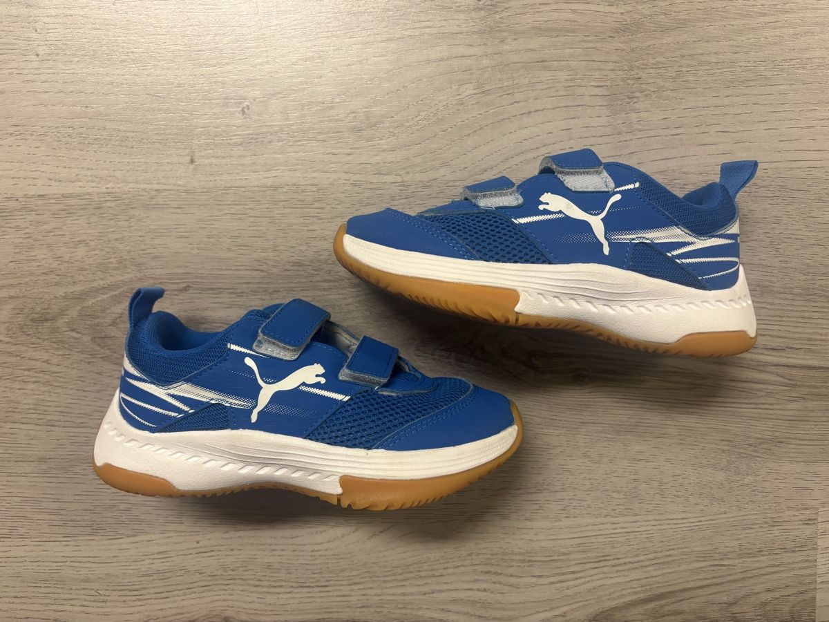 Puma Schuhe für Jungen: Puma Hallenschuhe Gr. 29 – Gebraucht aus Würenlos von angiie