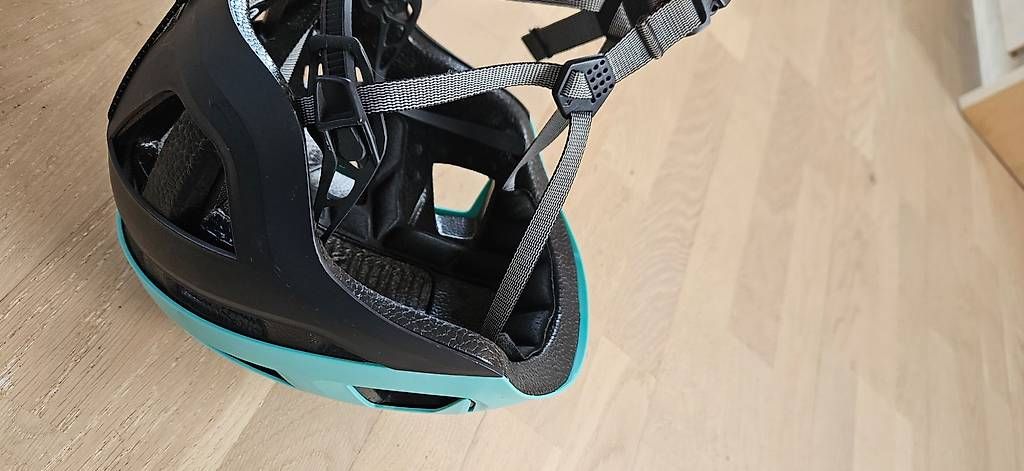 Caschi: Casque escalade Black diamond – Usato da Goumoens-la-Ville venduto da isa_f87c 3