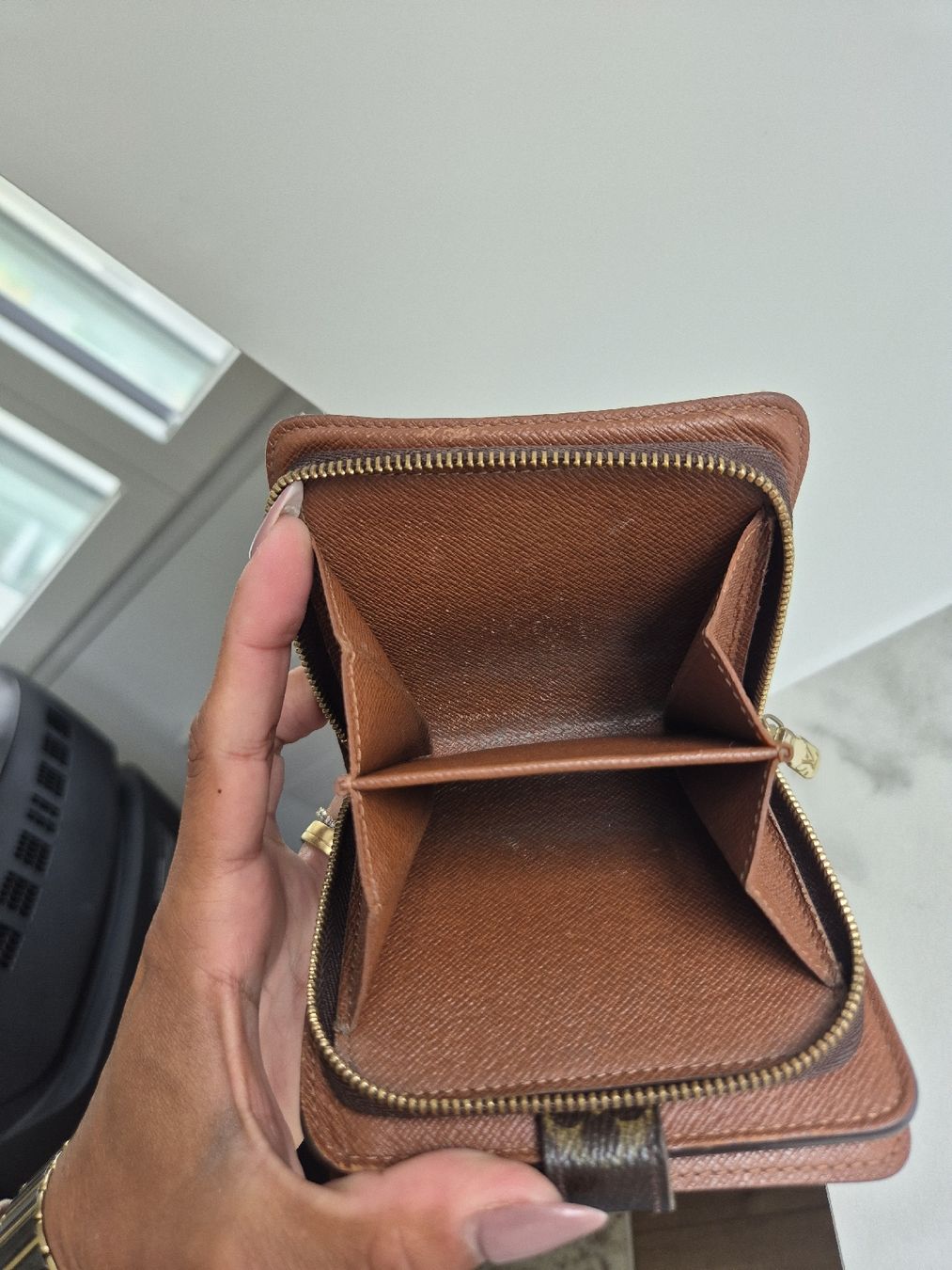 Louis Vuitton Portamonete: Louis Vuitton Portemonnaie Compact Zip Wallet – Usato da Weisslingen venduto da Airgate 7