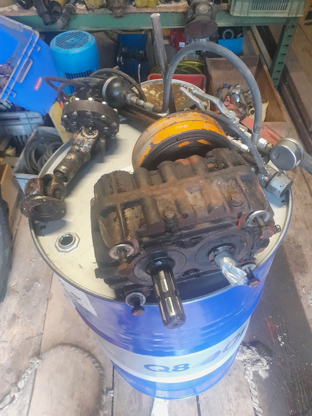 Case IH Traktoren: frontzapfwellengetriebe von Case 733  – Gebraucht aus Buttisholz von celica1988