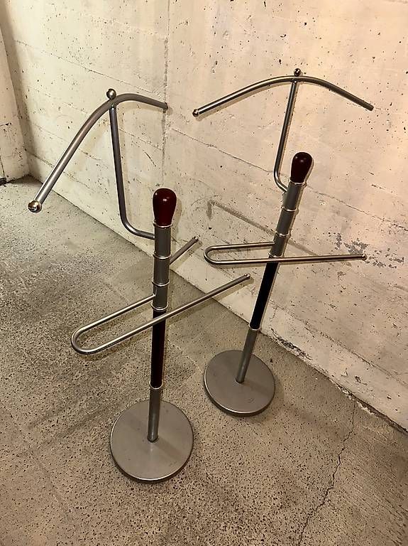 Autres décorations & accessoires: Zwei elegante Herrenständer – D'occasion à Oberwil b. Zug par sta_j6th