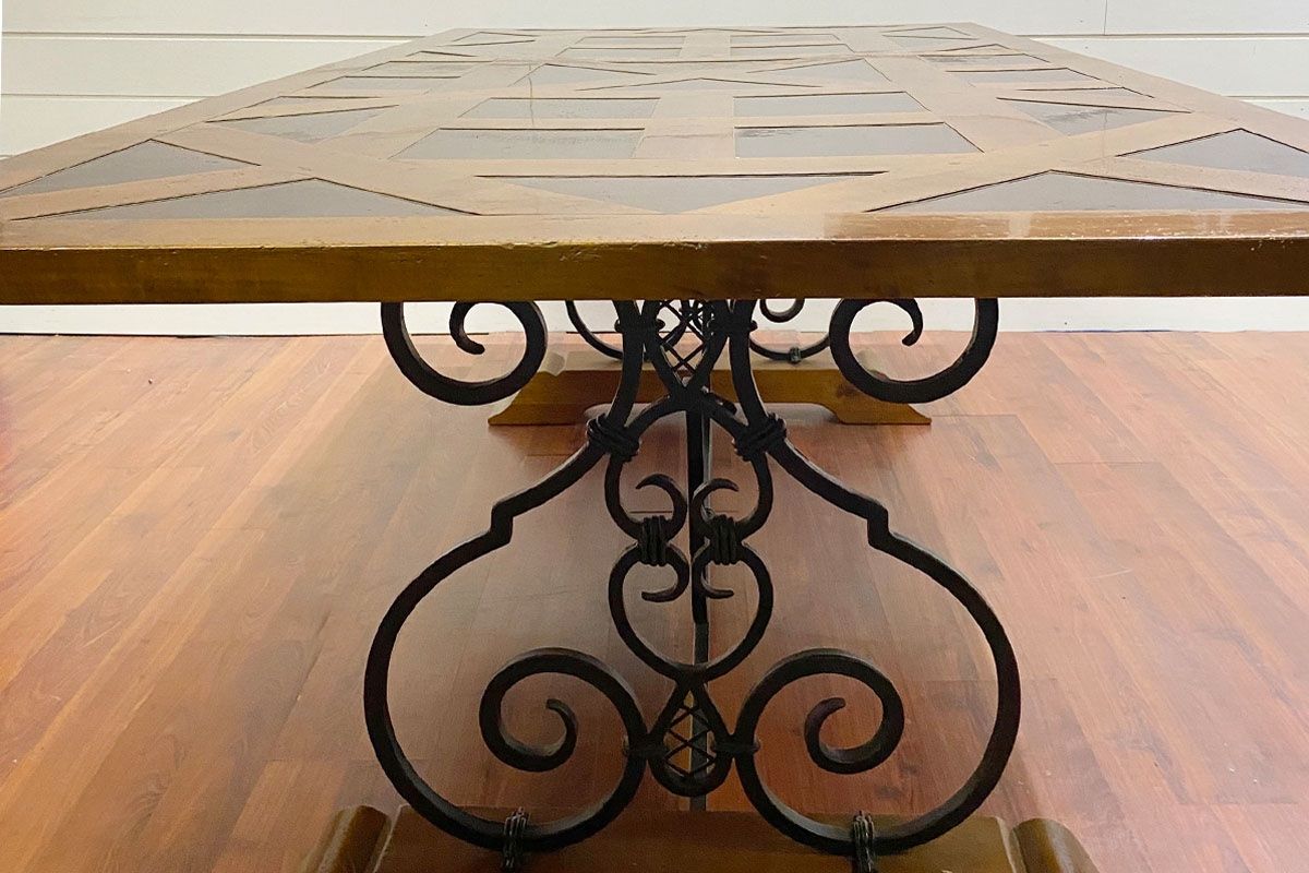 Tavoli: Einmaliger Holztisch mit Eisengestell – Usato da Ballwil venduto da ClassicGallery 1