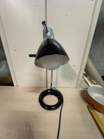 Lampe de bureau noire et argentée élégante
