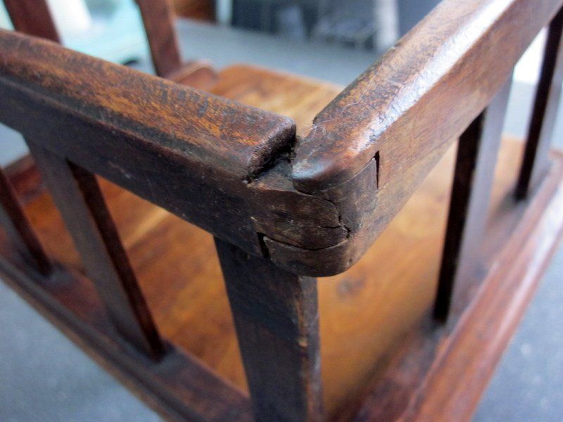 Sgabelli: Antiker Kinderstuhl, Kinderhöcker aus Holz – Usato da Bischofszell venduto da raika 5